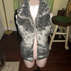 Zara Faux Fur Leopard-Print Vest in Gray